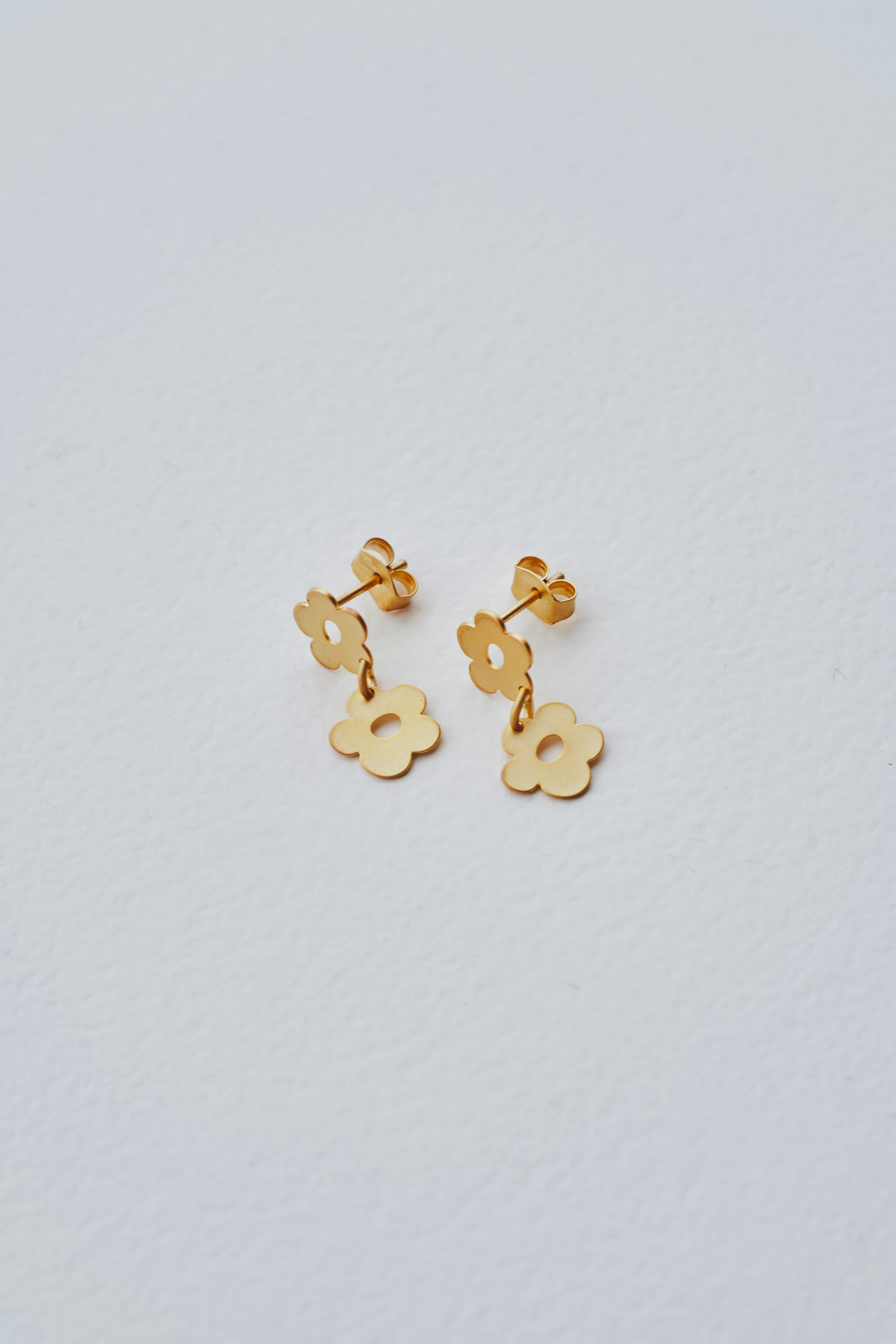 FLOWER - ETCHED METAL EARRINGS – KEYHOLDER