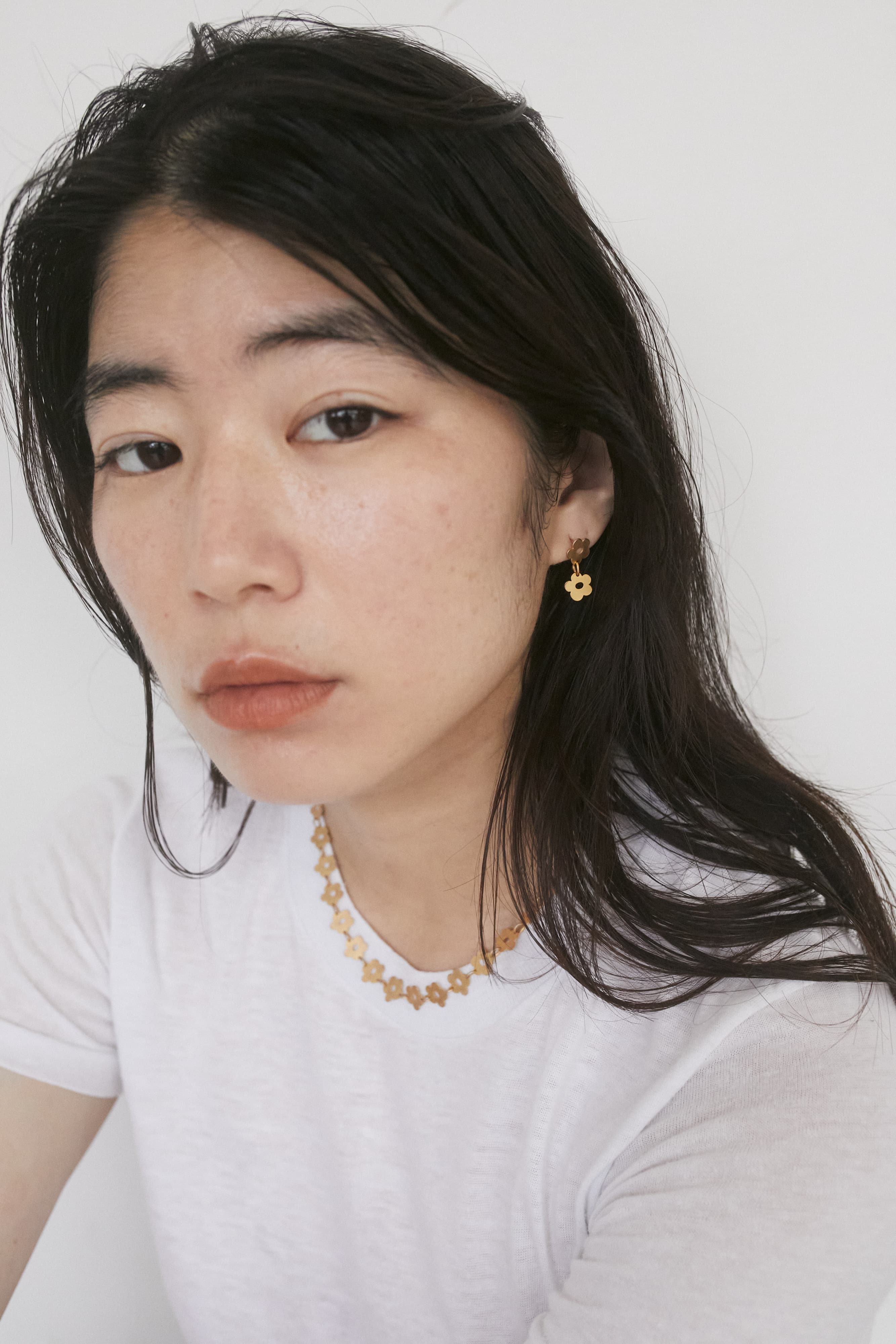 【使い勝手の良い】 FLOWER - ETCHED METAL EARRINGS – KEYHOLDER アクセサリー