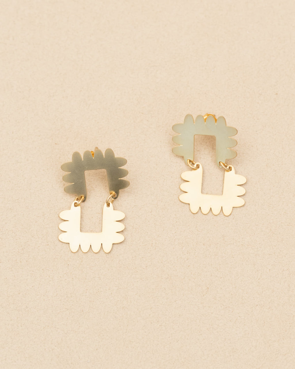 SCALLOPE - ETCHED METAL DOUBLE EARRINGS
