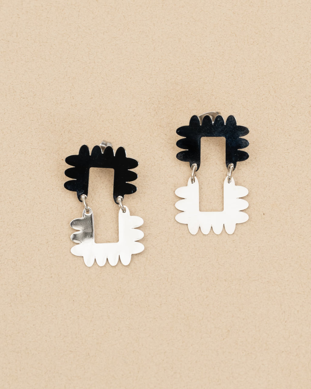 SCALLOPE - ETCHED METAL DOUBLE EARRINGS