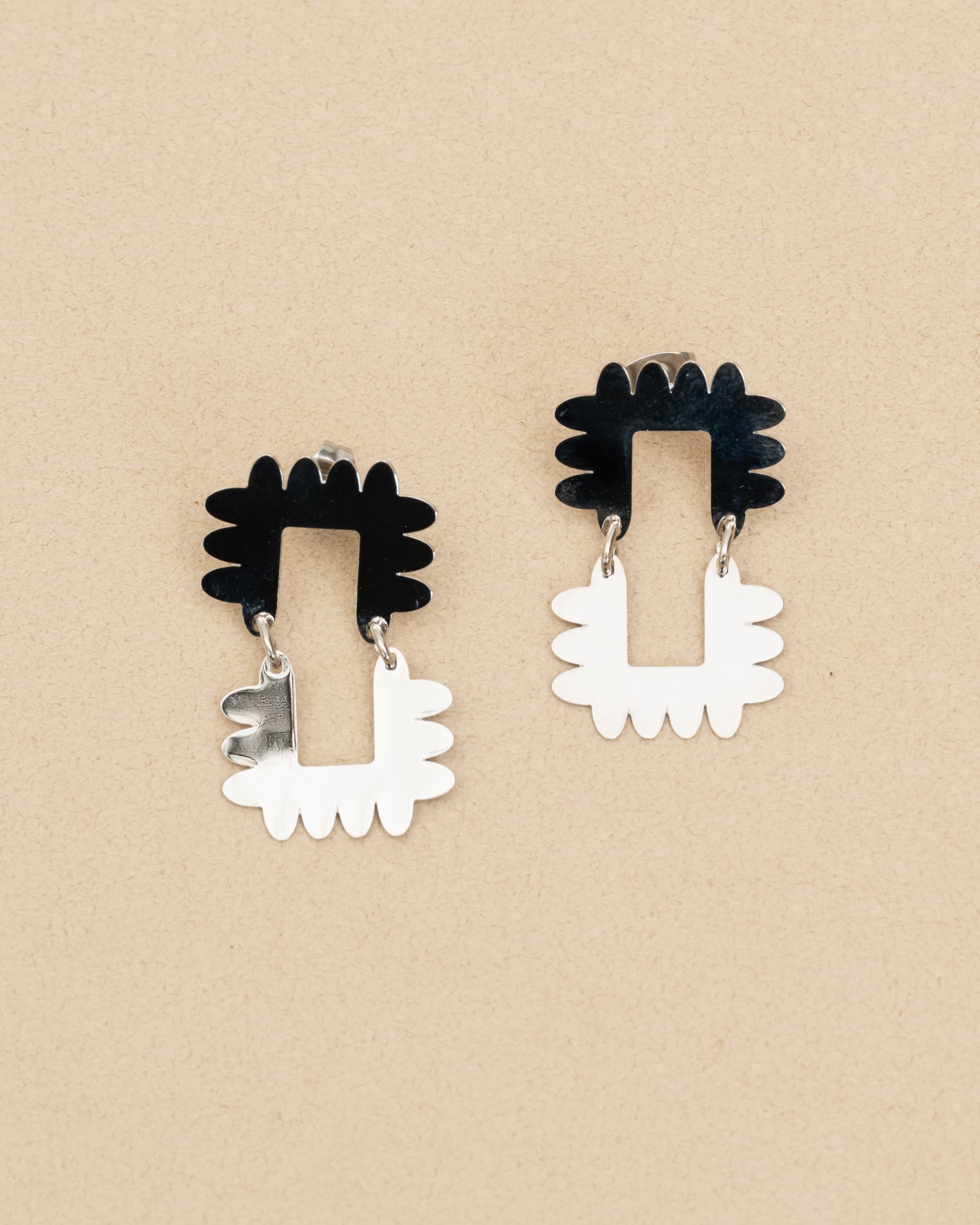 SCALLOPE - ETCHED METAL DOUBLE EARRINGS
